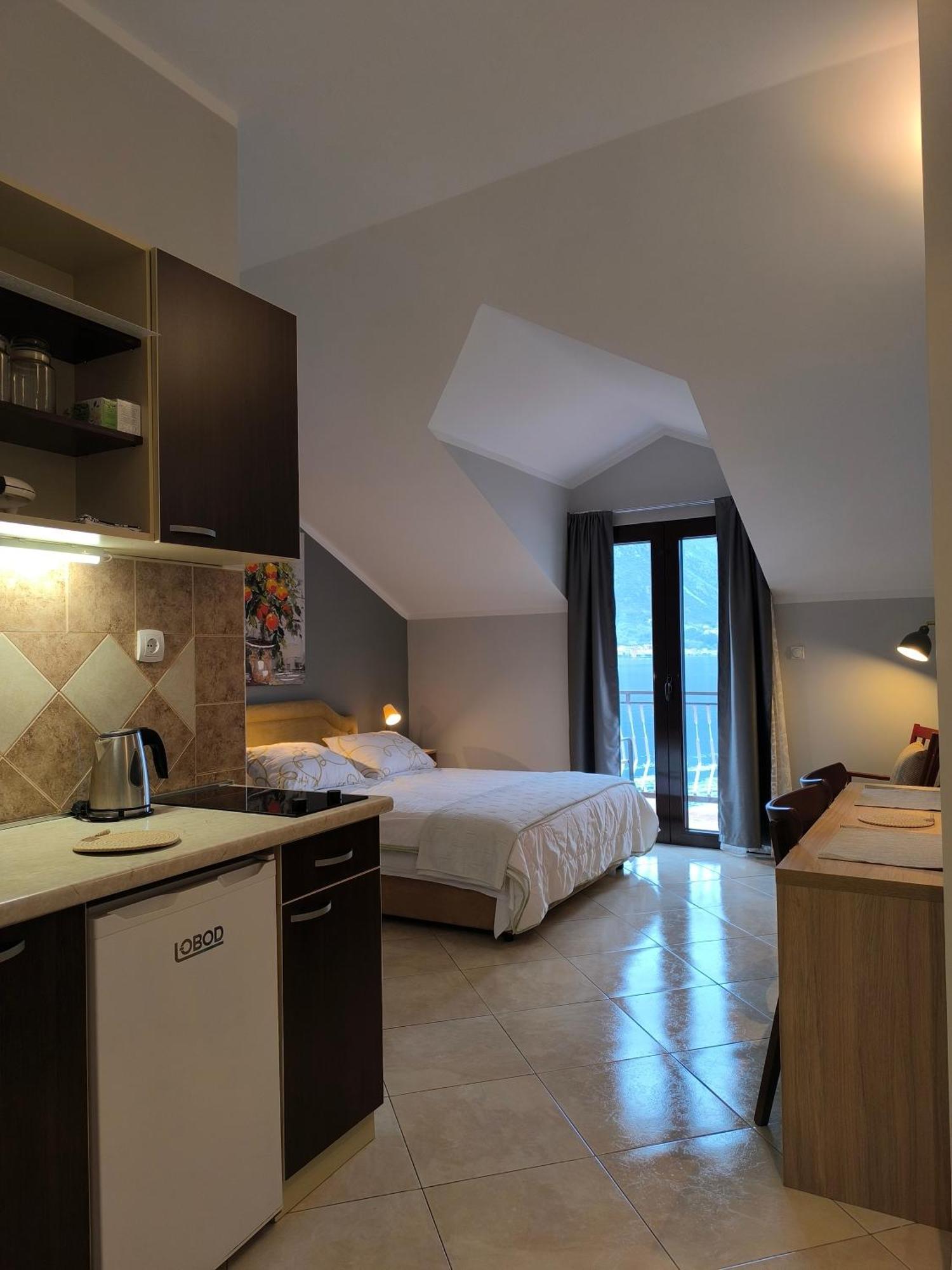 Apartments Djurovic Котор Екстер'єр фото